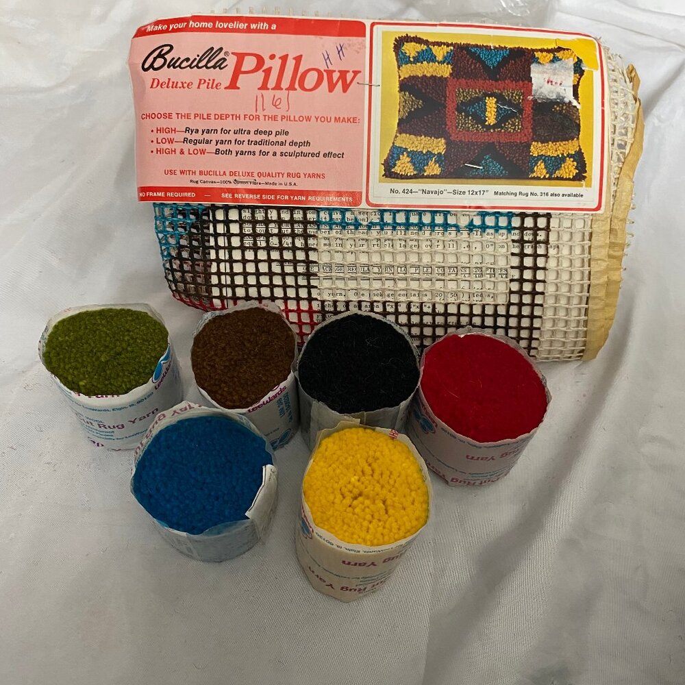 Bucilla Rug Yarn Deluxe Pillow Kit Rug Canvas No. 424 Navajo